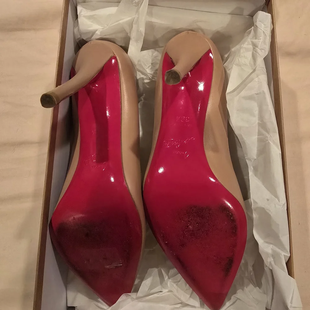 Christian Louboutin Nude Leather Pointed-Toe Pump with Red Sole - Picture 4 of 10
